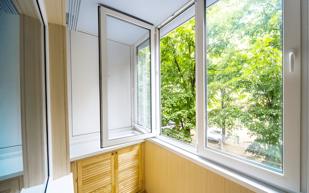 Upptäck fördelarna med traditionell fönsterrenovering. Bevara dina gamla fönster med rätt teknik och linoljefärg – ett hållbart och vackert alternativ.